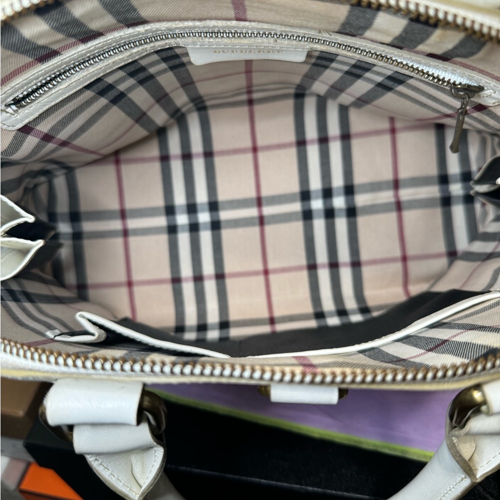 💕❤️Burberry Large Leather Handbag💕❤️ - Picture 5 of 7